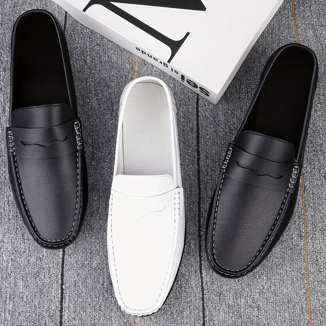 "Mocassins Mathis homme confortables, élégants, noirs et blancs, design sans lacets, pour une tenue formelle ou décontractée.