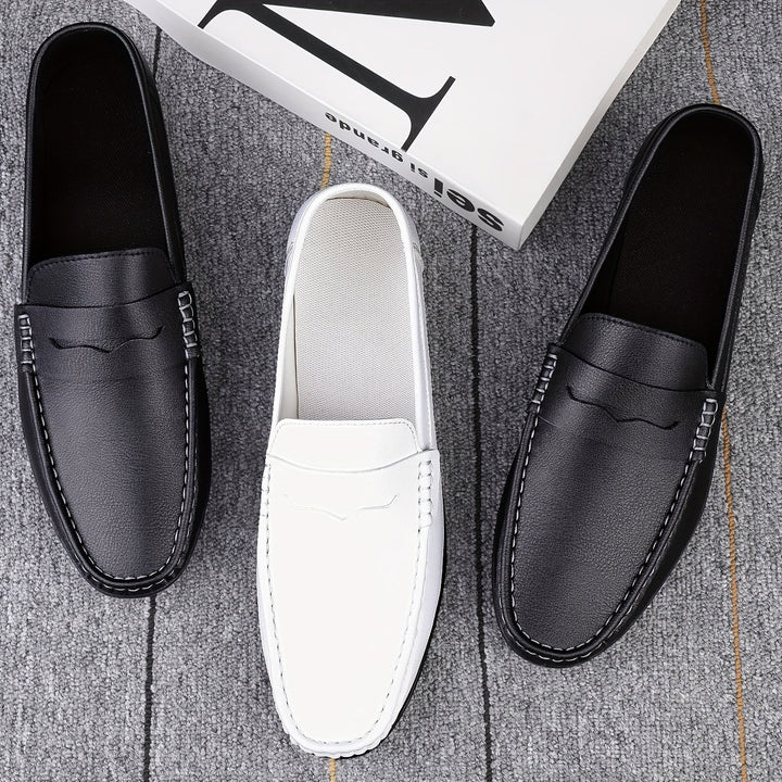 "Mocassins Mathis homme confortables, élégants, noirs et blancs, design sans lacets, pour une tenue formelle ou décontractée.