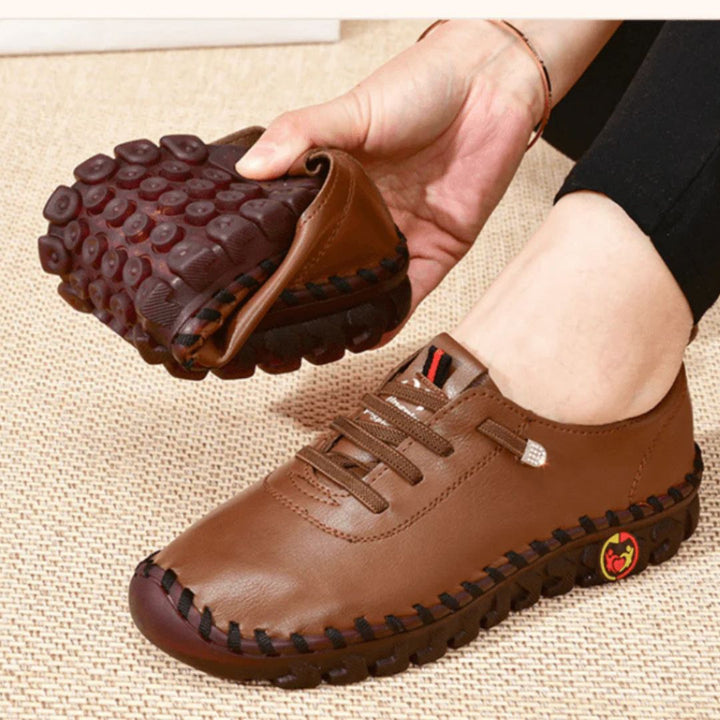 "Mocassins orthopédiques pour femmes, couleur beige, design élégant et moderne offrant confort et soutien optimal."