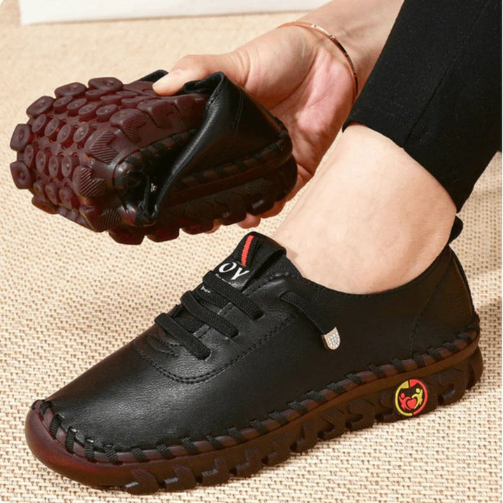 "Mocassins orthopédiques pour femmes, couleur beige, design élégant et moderne offrant confort et soutien optimal."