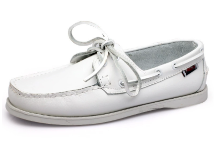 "Mocassins rétro élégants pour hommes, design vintage brun, confort moderne, convenant à toutes les occasions."