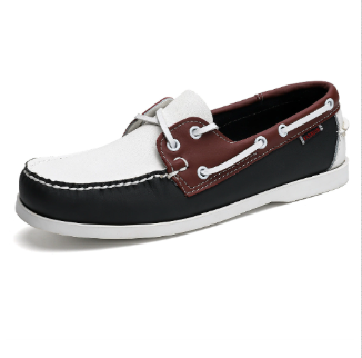 "Mocassins rétro élégants pour hommes, design vintage brun, confort moderne, convenant à toutes les occasions."