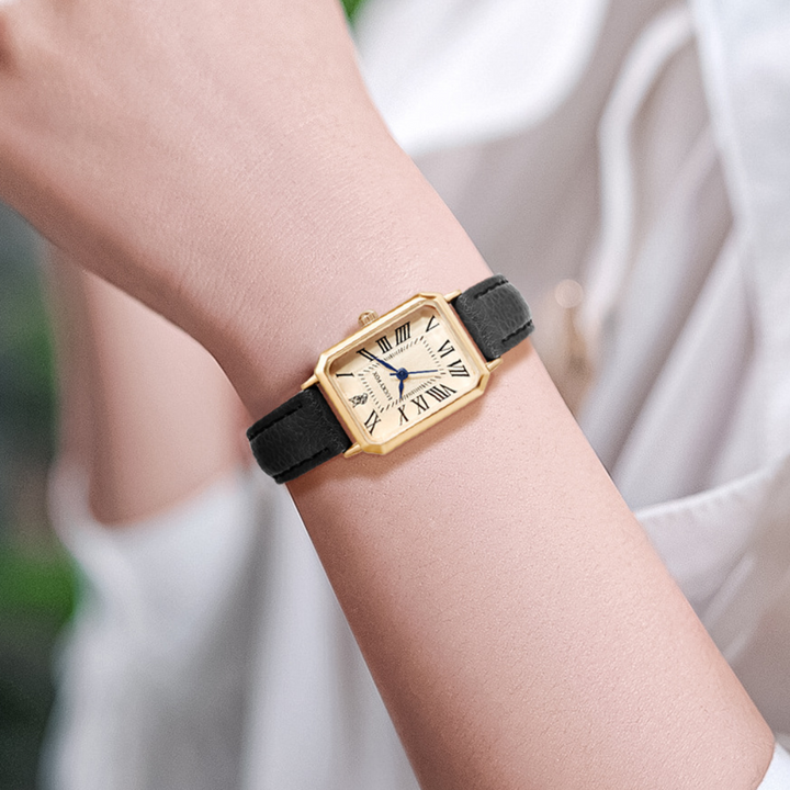 Montre carrée élégante avec boîtier doré et bracelet cuir texturé pour style classique et sophistication féminine.