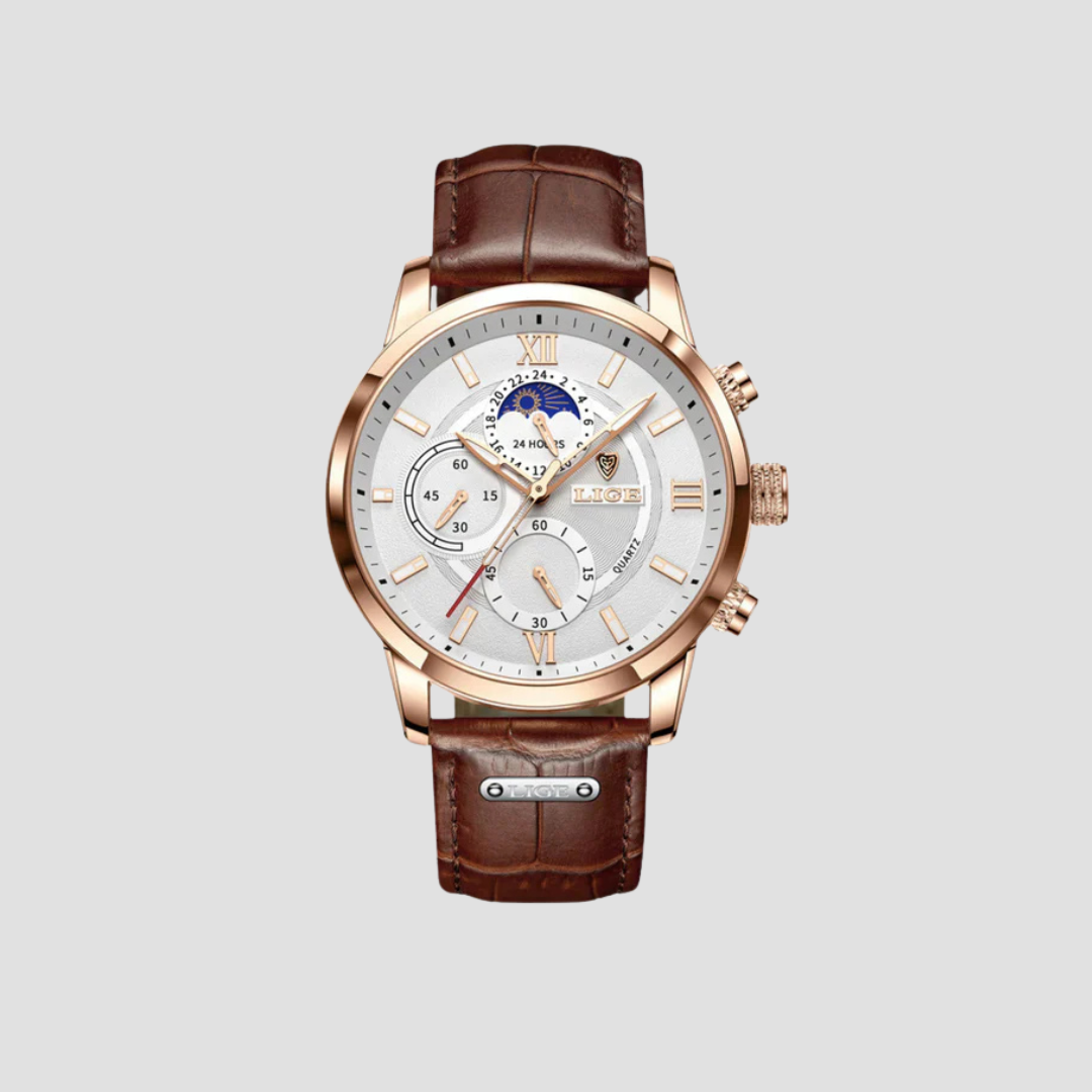 "Montre classique élégante pour homme, boîtier 43mm, bracelet cuir, détails lumineux, design sophistiqué."