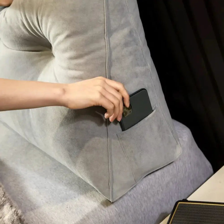 "Oreiller compensé orthopédique blanc en coton doux, soutien cervical optimal pour un confort et sommeil luxueux."