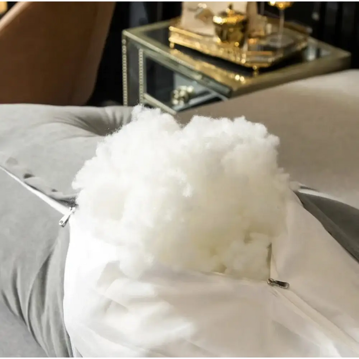 "Oreiller compensé orthopédique blanc en coton doux, soutien cervical optimal pour un confort et sommeil luxueux."