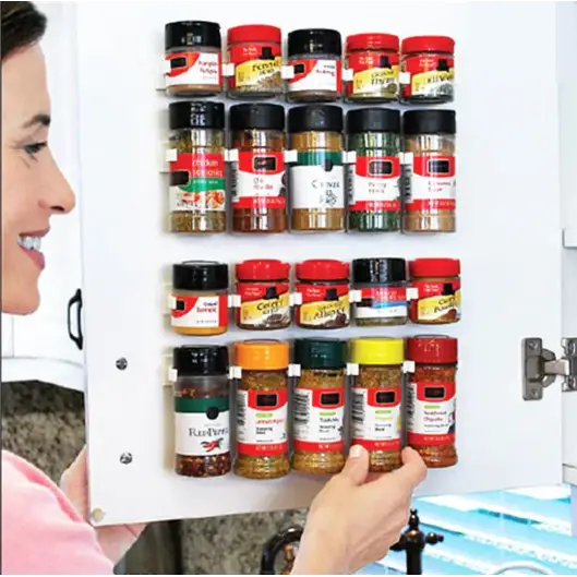 "Organisateur d'épices blanc, clips modulables, design compact pour rangement mural moderne en cuisine."