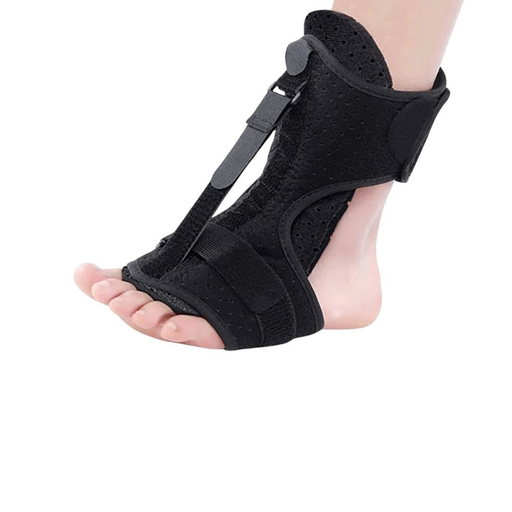 Orthèse de nuit ajustable, soulageant la fasciite plantaire, élégante et discrète, pour un confort nocturne optimal.