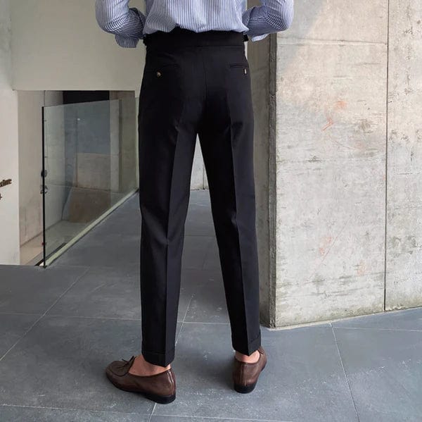 "Pantalon britannique ajustable pour homme beige, coupe droite, devant plissé, sophistiqué et confortable pour toute occasion