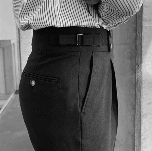 "Pantalon britannique ajustable pour homme beige, coupe droite, devant plissé, sophistiqué et confortable pour toute occasion