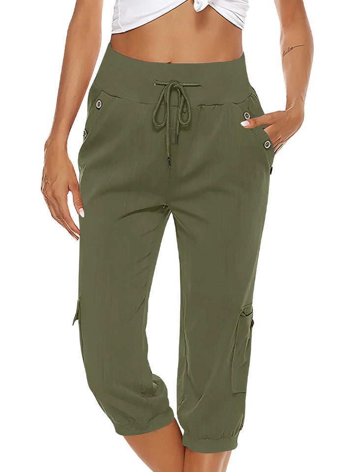 "Pantalon capri vert durable léger, respirant et confortable pour l'été, ajustement décontracté et élastique à la taille."