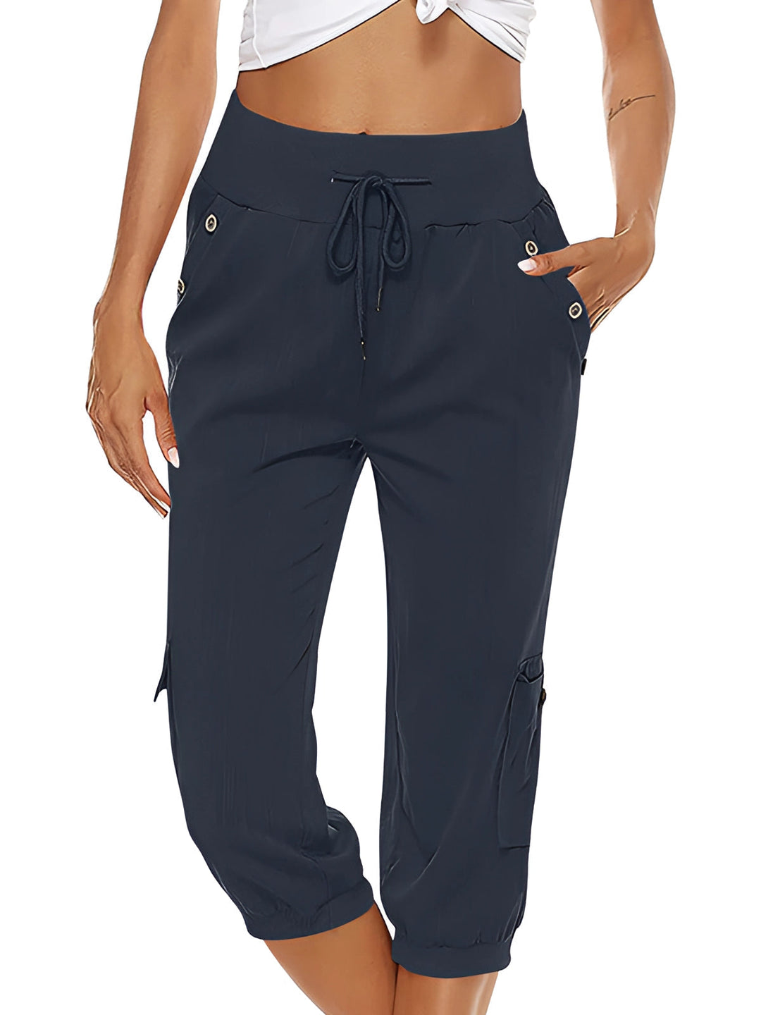 "Pantalon capri vert durable léger, respirant et confortable pour l'été, ajustement décontracté et élastique à la taille."
