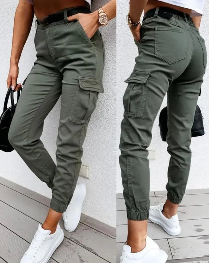 "Pantalon cargo femme moderne avec poches multiples, style urbain chic et pratique, silhouette décontractée élégante"