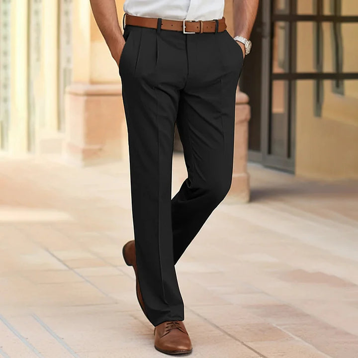 "Pantalon de costume décontracté homme, bleu foncé, coupe moderne, confort quotidien, tendance élégante."