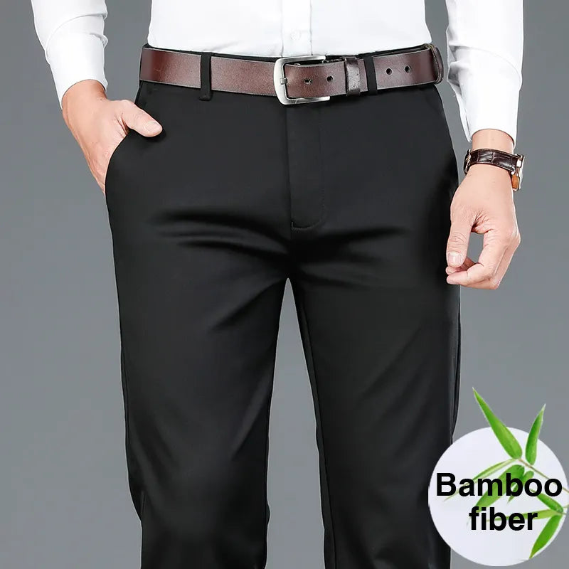 "Pantalon décontracté homme en coton stretch khaki avec coupe élégante, adapté pour travail et occasions décontractées."