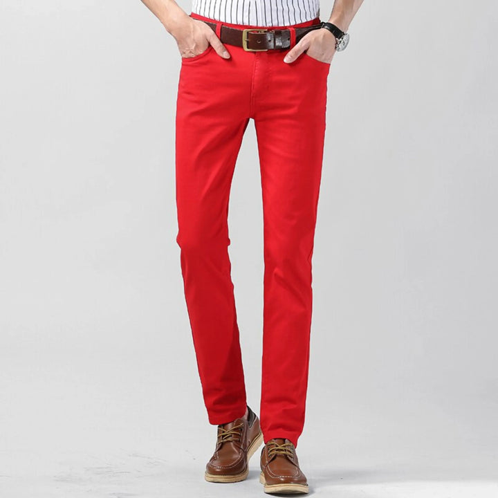 "Pantalon décontracté homme, tissu extensible jaune, coupe droite, pour un confort et style moderne quotidien."