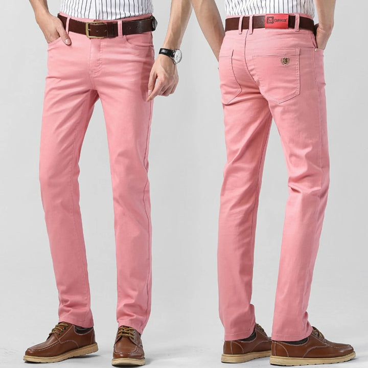 "Pantalon décontracté homme, tissu extensible jaune, coupe droite, pour un confort et style moderne quotidien."