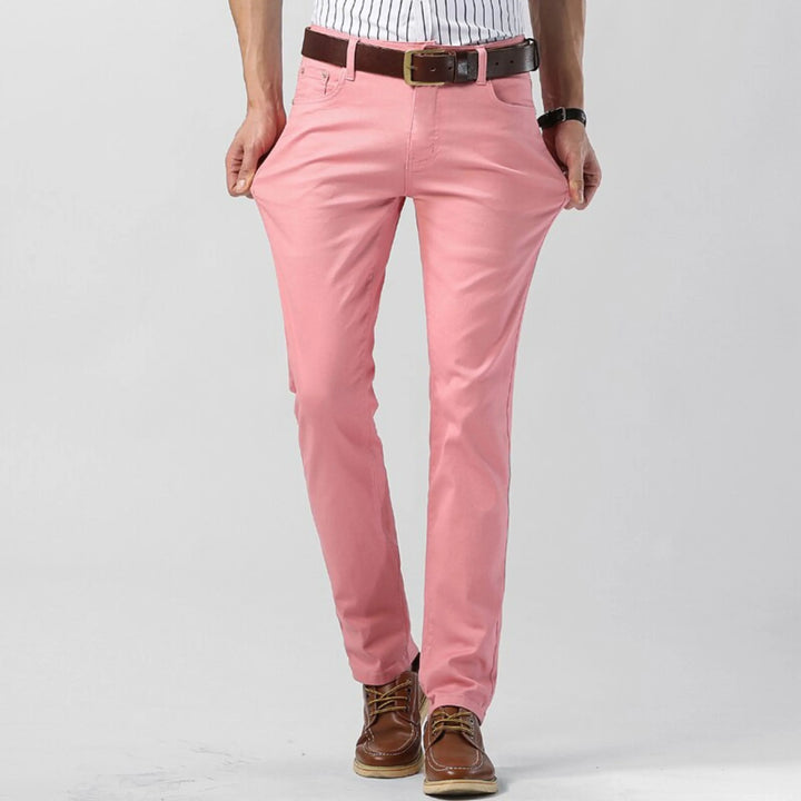 "Pantalon décontracté homme, tissu extensible jaune, coupe droite, pour un confort et style moderne quotidien."