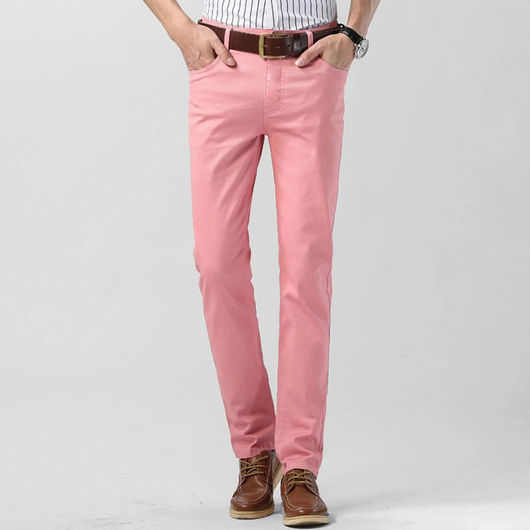 "Pantalon décontracté homme, tissu extensible jaune, coupe droite, pour un confort et style moderne quotidien."