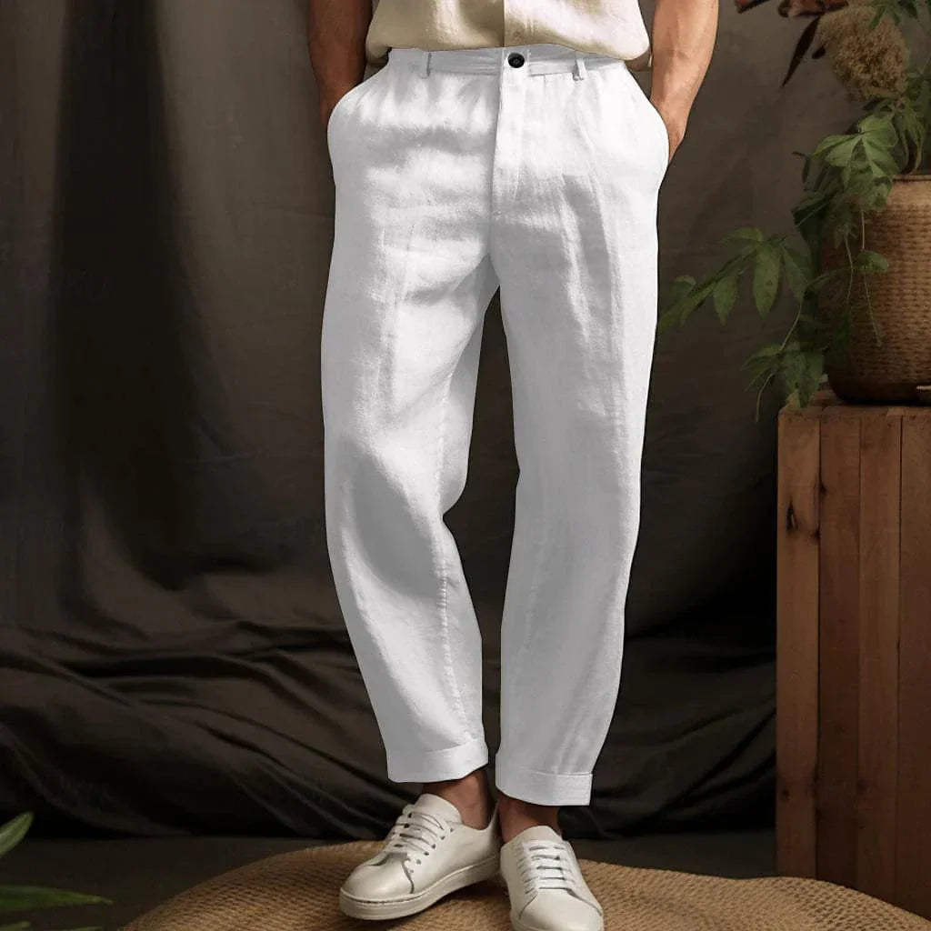 "Pantalon d'été en lin pour homme, coupe ajustée, couleur naturelle, idéal pour un style estival, confort et élégance."