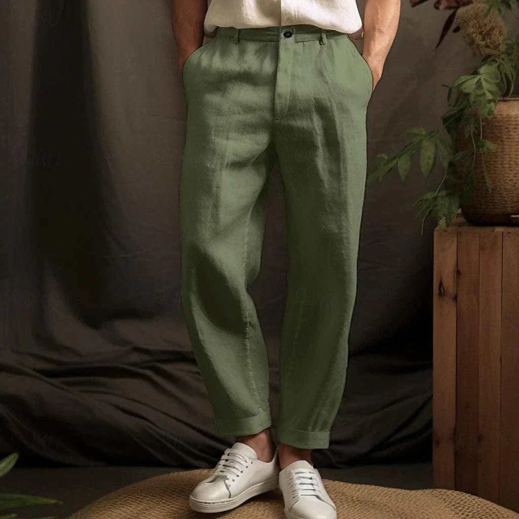 "Pantalon d'été en lin pour homme, coupe ajustée, couleur naturelle, idéal pour un style estival, confort et élégance."