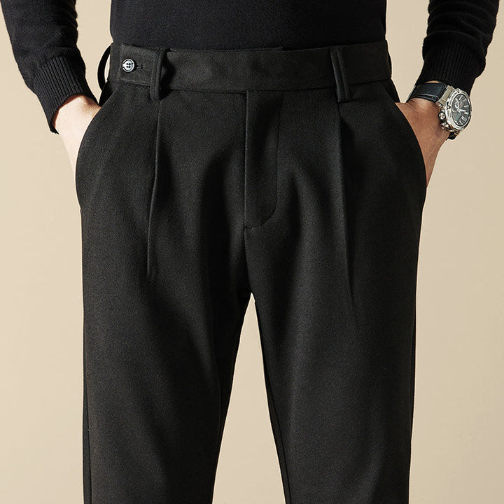 "Pantalon droit homme élégant beige, coupe chic et confortable, idéal pour toutes occasions, en tissu haute qualité."