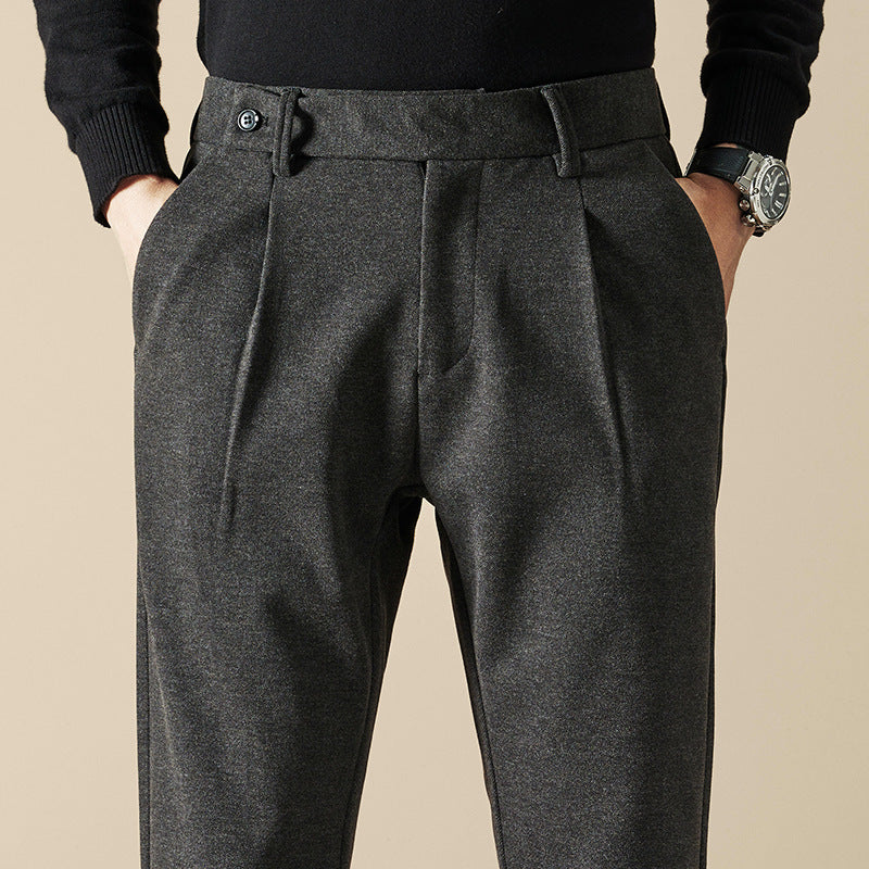 "Pantalon droit homme élégant beige, coupe chic et confortable, idéal pour toutes occasions, en tissu haute qualité."