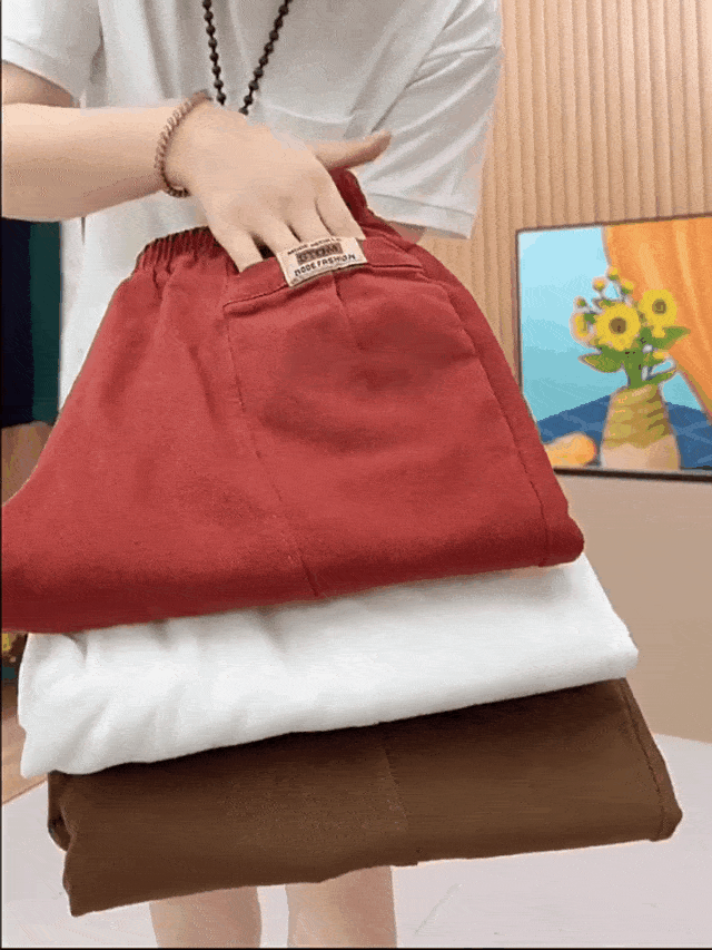 "Pantalon en coton moderne avec ajustement élastique, disponible en beige, noir, kaki, élégant et polyvalent pour femmes."