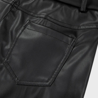 "Pantalon en cuir noir femme élégant, coupe ajustée, soulignant courbes, confort et style sophistiqué pour toute occasion."