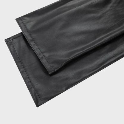"Pantalon en cuir noir femme élégant, coupe ajustée, soulignant courbes, confort et style sophistiqué pour toute occasion."