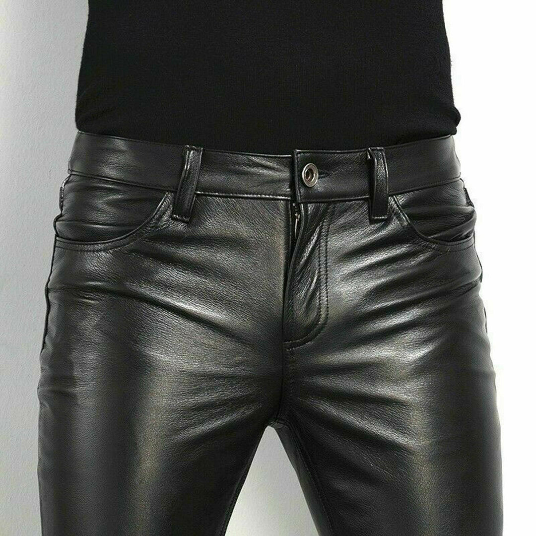 "Pantalon en cuir noir slim fit pour hommes, coupe ajustée moderne, cuir souple offrant confort et élégance"