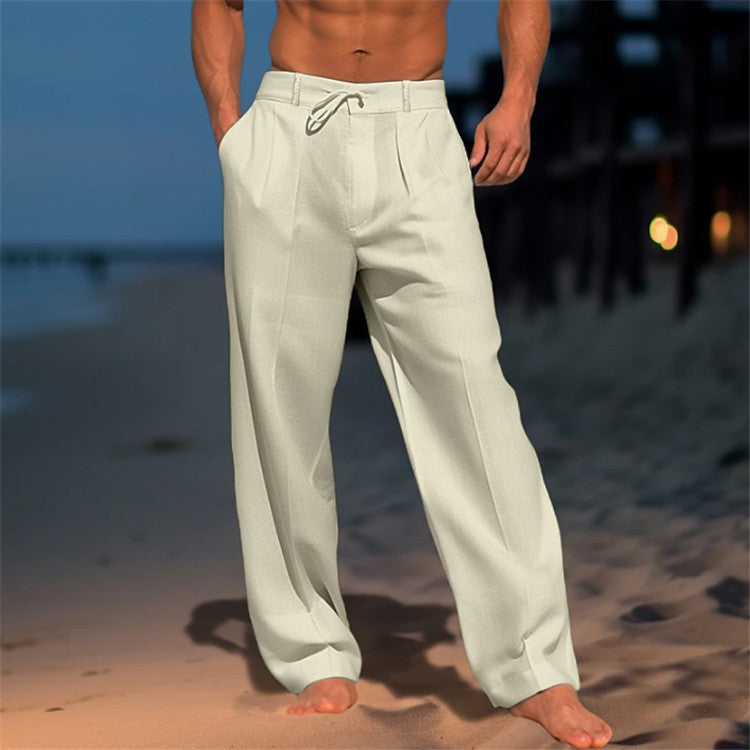 Pantalon en lin léger pour homme, coupe décontractée, couleur neutre, détail cordon ajustable, idéal pour look casual-chic.
