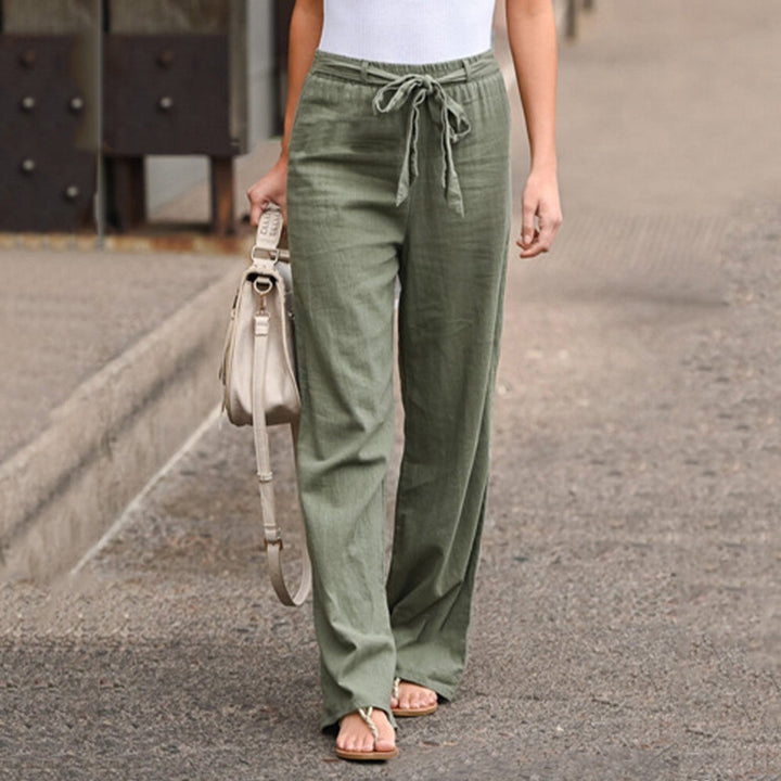 "Pantalon en lin pour femme, coupe élégante, couleur blanche, style intemporel; idéal pour tenues décontractées chic."