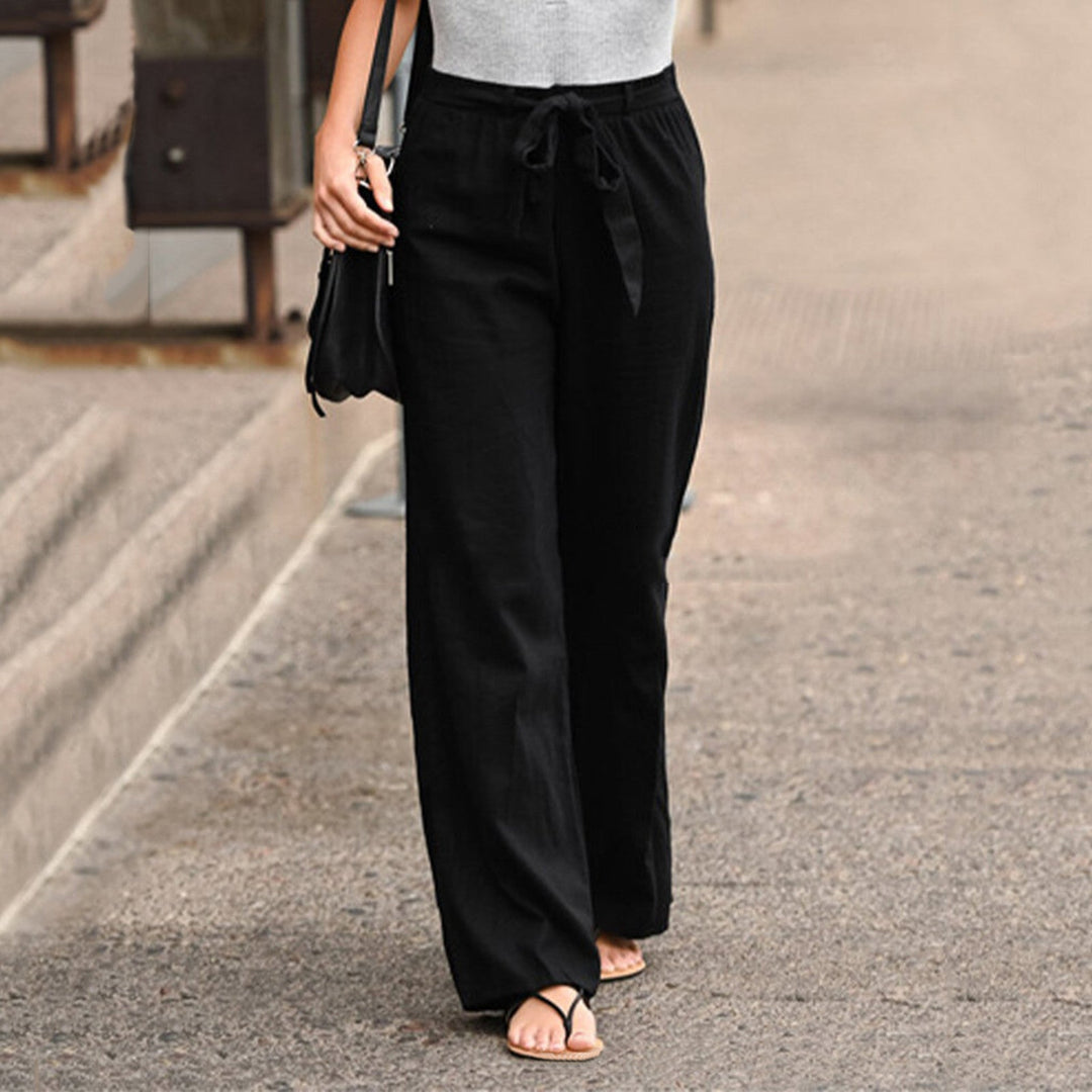 "Pantalon en lin pour femme, coupe élégante, couleur blanche, style intemporel; idéal pour tenues décontractées chic."