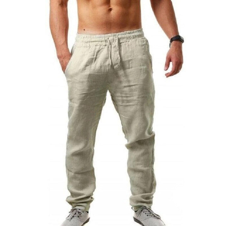 "Pantalon homme lin léger, gris, style décontracté chic, idéal été, plage ou ville, look élégant et aéré."