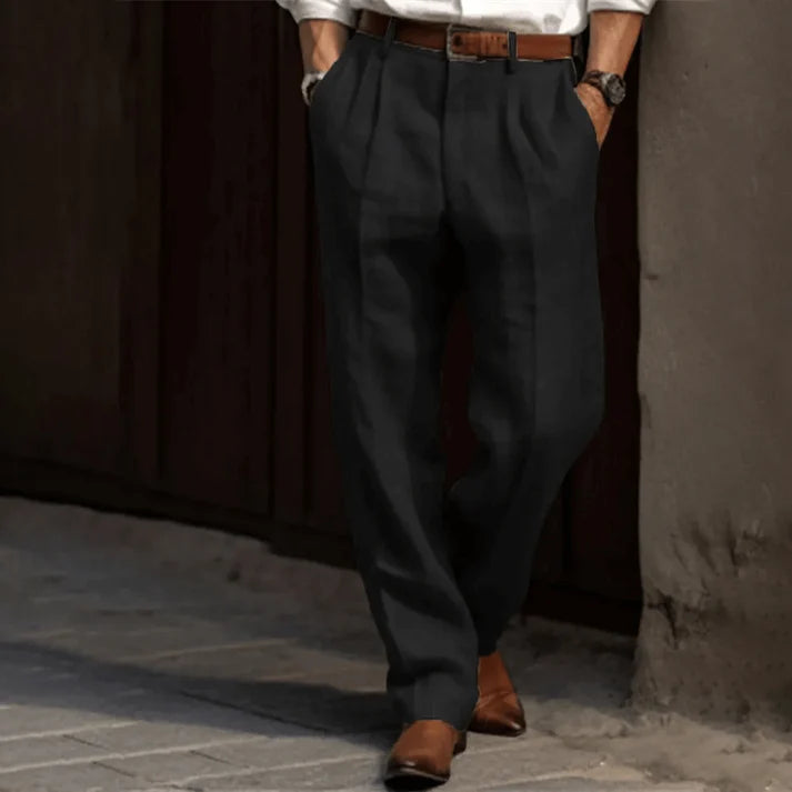 "Pantalon homme rayé confortable coupe ajustée, style rétro, avec motif à rayures subtiles élégant et moderne."