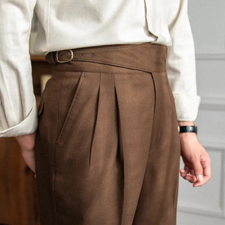 "Pantalon homme Yohan, coupe droite élégante, tissu respirant, détails soignés, style classique et confort pour toutes occasi