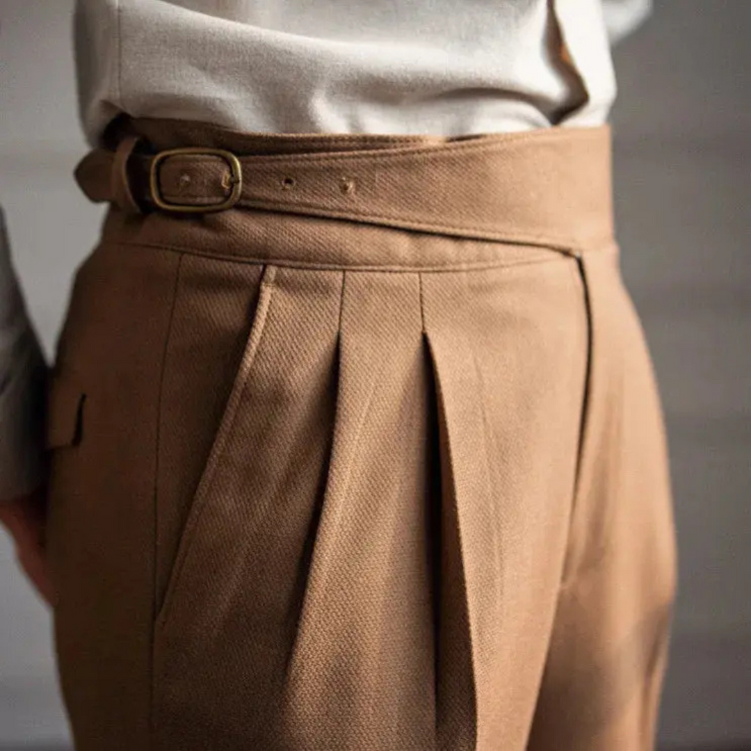 "Pantalon homme Yohan, coupe droite élégante, tissu respirant, détails soignés, style classique et confort pour toutes occasi