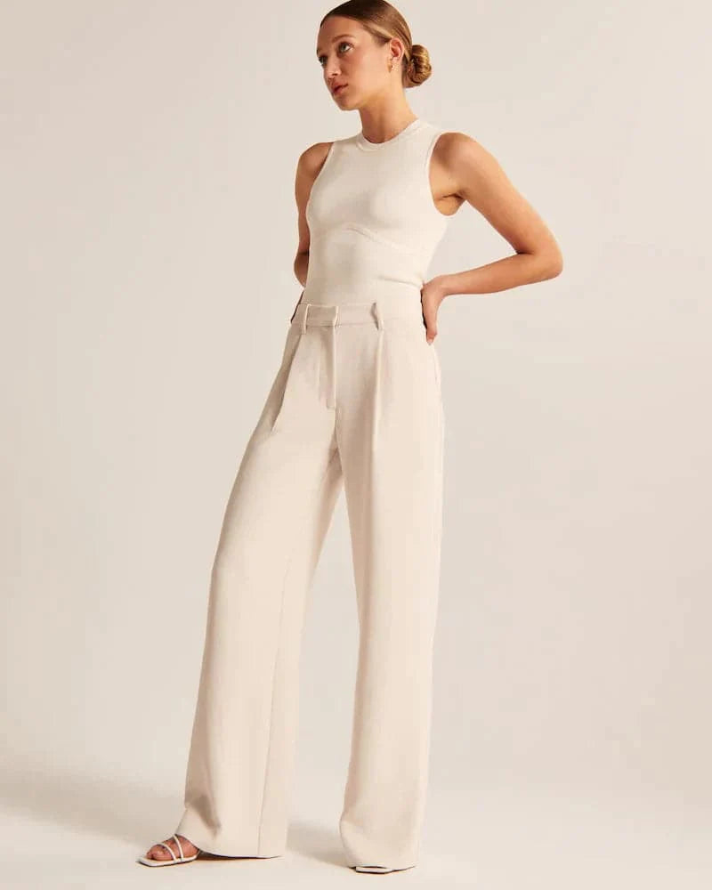 Pantalon large femme beige, taille haute, coupe élégante et confortable, allonge les jambes, idéal pour toutes occasions.