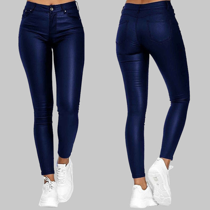 "Pantalon slim en cuir noir taille haute, coupe ajustée pour un look élégant et confort maximal pour femmes."