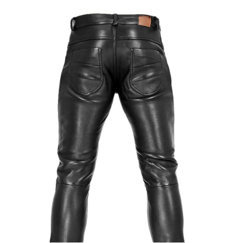 "Pantalon slim fit homme en similicuir noir, style moderne et élégant, coupe ajustée pour silhouette optimisée"