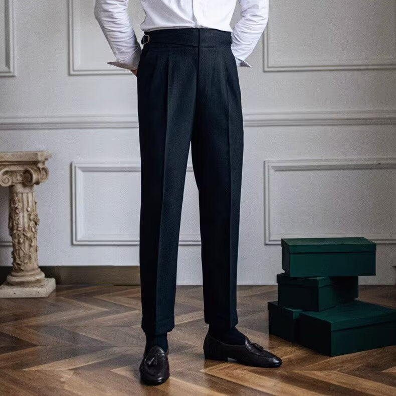 "Pantalon tailleur homme, mélange laine, taille haute, coupe élégante, couleur sobre, pour occasions professionnelles et soci