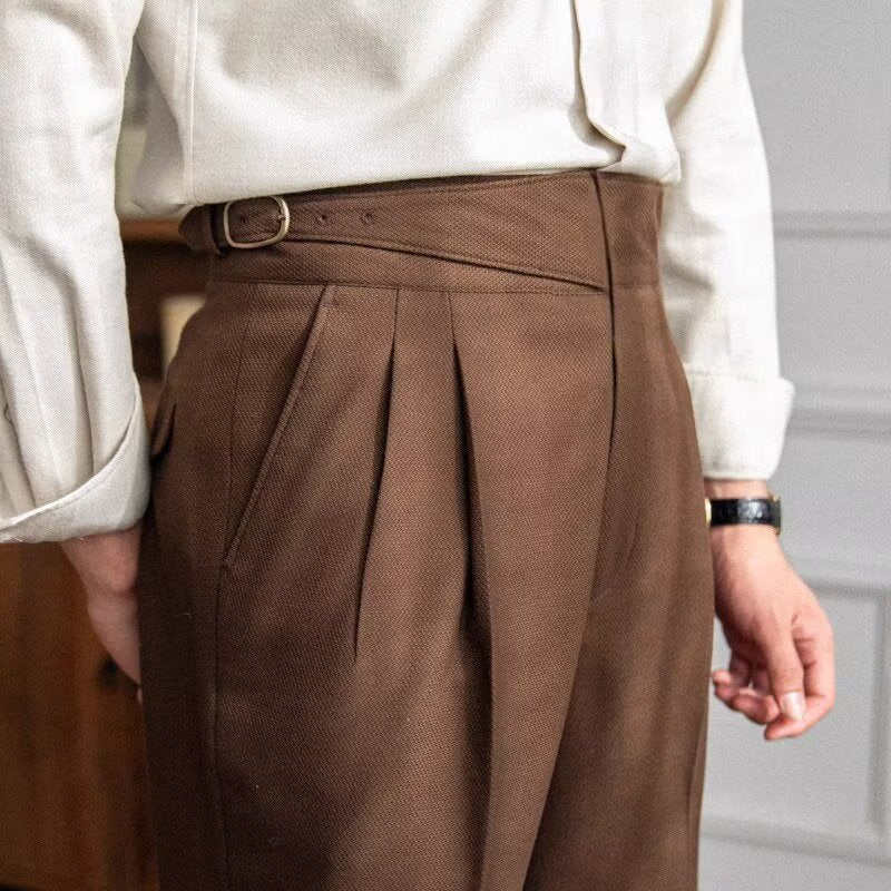 "Pantalon tailleur homme, mélange laine, taille haute, coupe élégante, couleur sobre, pour occasions professionnelles et soci