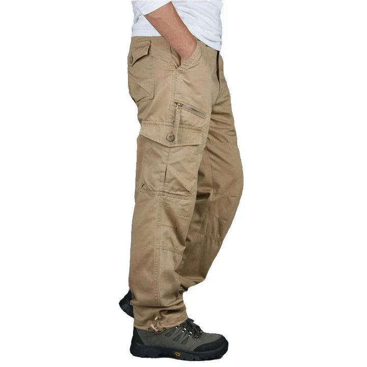"Pantalons cargo homme, design moderne, poches spacieuses, couleur kaki, confort pour un style urbain décontracté"