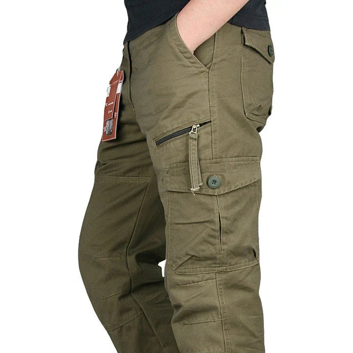 "Pantalons cargo homme, design moderne, poches spacieuses, couleur kaki, confort pour un style urbain décontracté"