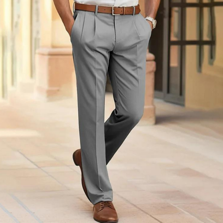 Pantalons élégants pour homme, modernes, lignes épurées, confortables, couleurs classiques : bleu marine, noir, marron, beige