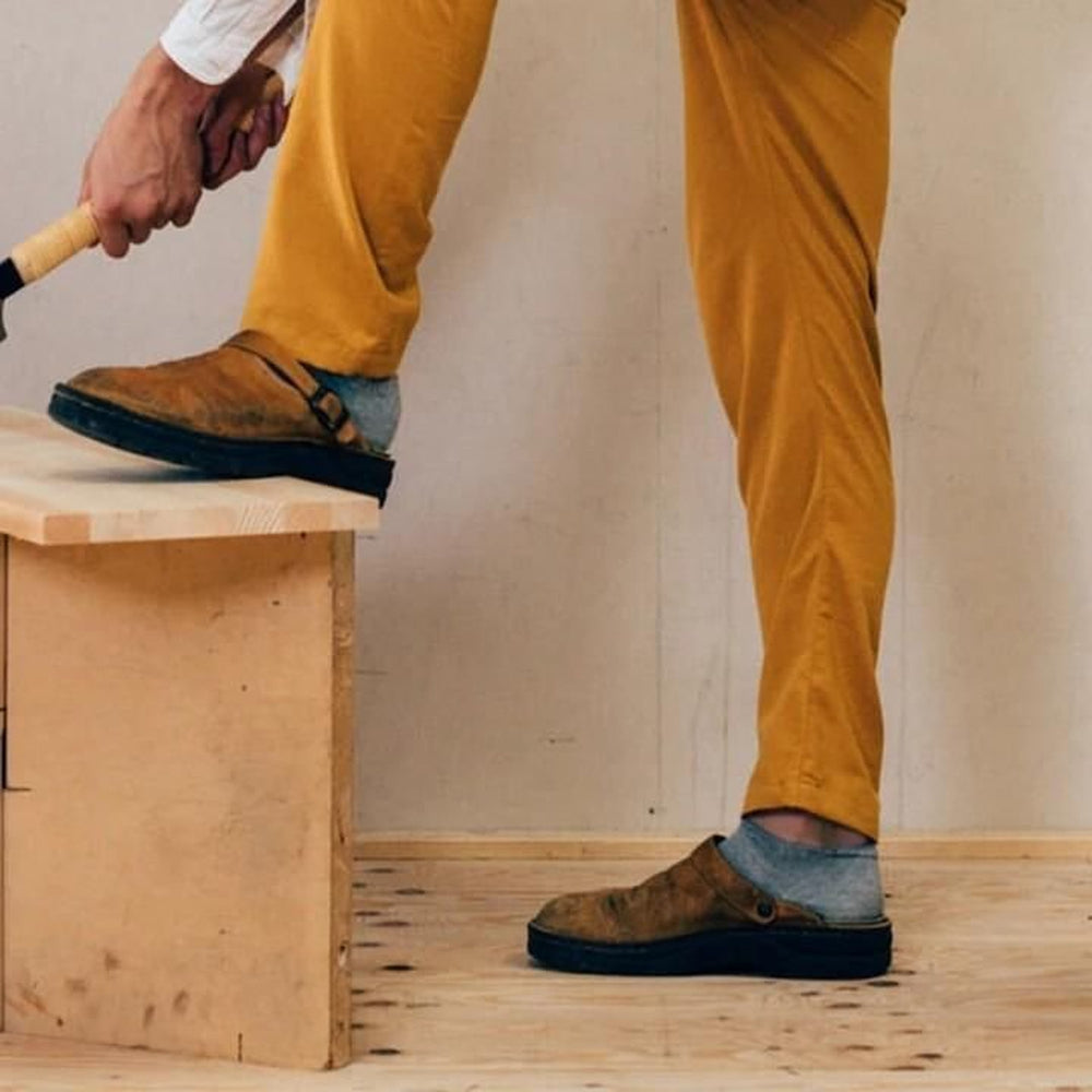 "Pantoufles en cuir pour hommes, confort orthopédique, élégantes et durables, semelles ergonomiques amovibles."