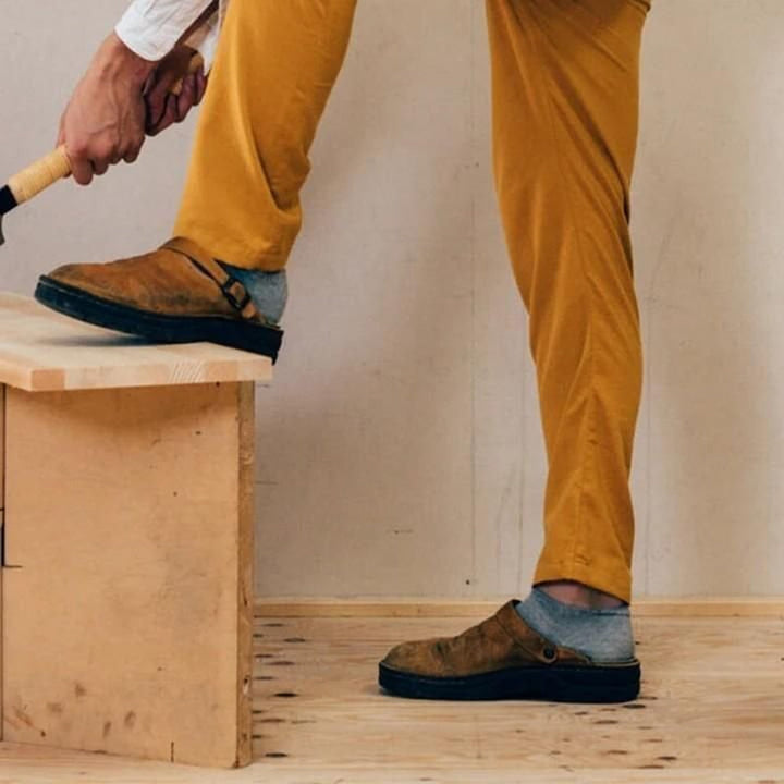 "Pantoufles en cuir pour hommes, confort orthopédique, élégantes et durables, semelles ergonomiques amovibles."