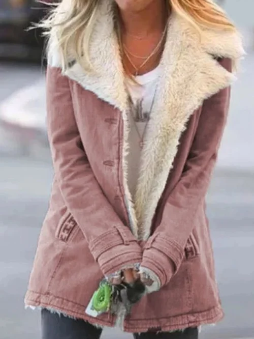 Parka longue femme chic, coupe élégante et isolante, offre chaleur hivernale et légèreté pour style et confort.