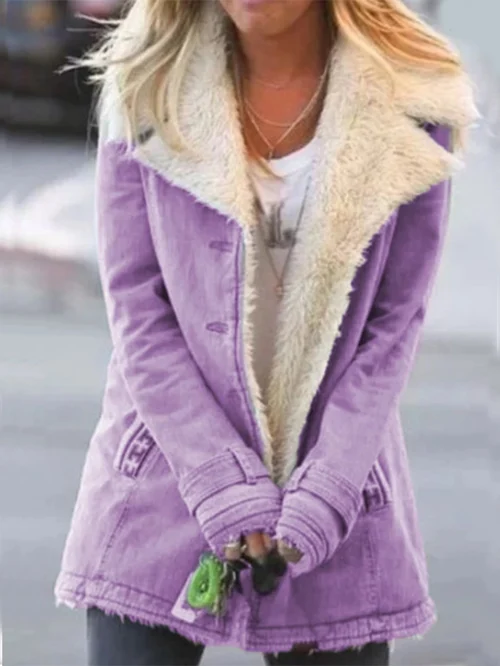 Parka longue femme chic, coupe élégante et isolante, offre chaleur hivernale et légèreté pour style et confort.